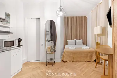 Cuisine ou kitchenette dans l'établissement Elegant studio dans le Marais