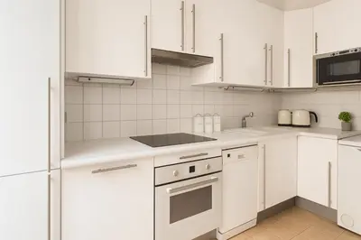 Cuisine ou kitchenette dans l'établissement Magnifique appartement au 17 eme