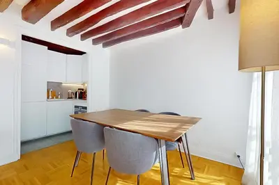Cuisine ou kitchenette dans l'établissement Cosy apartment - Eiffel Tower