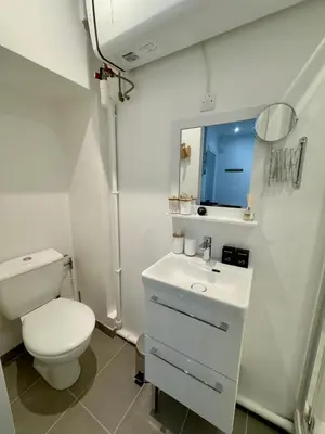 Salle de bains dans l'établissement Pigalle Square - Modern apartment steps away from Moulin Rouge