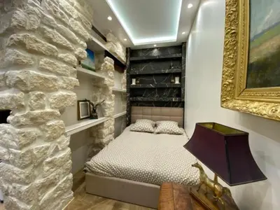 Un ou plusieurs lits dans un hébergement de l'établissement Elegant appartement dans ancien hotel particulier