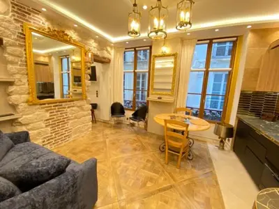 Coin salon dans l'établissement Elegant appartement dans ancien hotel particulier
