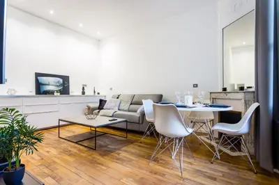 Télévision ou salle de divertissement dans l'établissement Peaceful apartment - 1BR 4P - Eiffel Tower