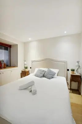Un ou plusieurs lits dans un hébergement de l'établissement BnBNova - 1BR Mabillon & Saint Germain