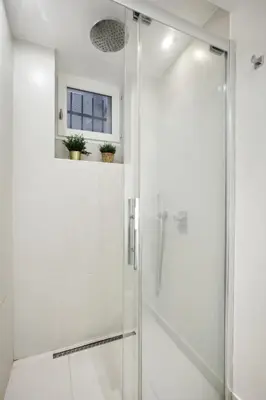 Salle de bains dans l'établissement BnBNova - 1BR Mabillon & Saint Germain
