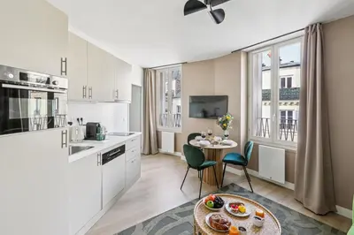 Cuisine ou kitchenette dans l'établissement Lavie Maison Luminous Appartement near Montmartre