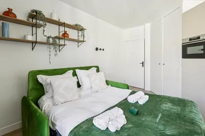 Un ou plusieurs lits dans un hébergement de l'établissement Lavie Maison Luminous Appartement near Montmartre