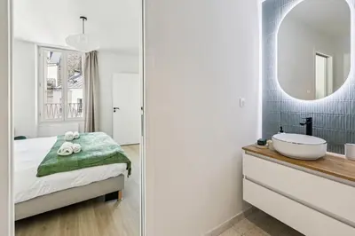 Un ou plusieurs lits dans un hébergement de l'établissement Lavie Maison Luminous Appartement near Montmartre