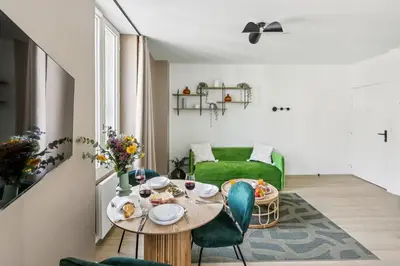Coin salon dans l'établissement Lavie Maison Luminous Appartement near Montmartre