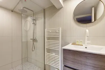 Salle de bains dans l'établissement TBS 342 - Superb apartment in heart of Paris 2