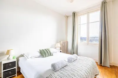 Un ou plusieurs lits dans un hébergement de l'établissement GuestReady - Quiet Charm in Gennevilliers