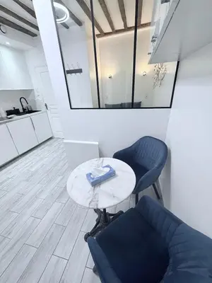 Cuisine ou kitchenette dans l'établissement Cosy saint sauveur Paris 2