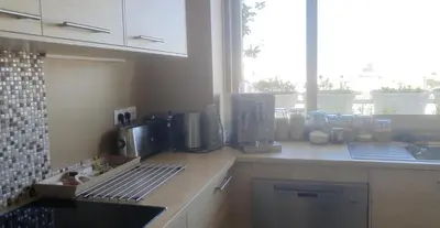 Cuisine ou kitchenette dans l'établissement Montsouris park