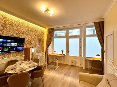 Télévision ou salle de divertissement dans l'établissement Apartment 4* - 60 sqm - Parc des Expositions - 6p