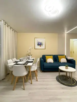 Coin salon dans l'établissement Cozy & Spacious 3BR Paris Apartment with Balconies Metro 6 Glacière