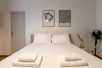 Un ou plusieurs lits dans un hébergement de l'établissement Parisian Elegance - Refined 1BD in Le Marais