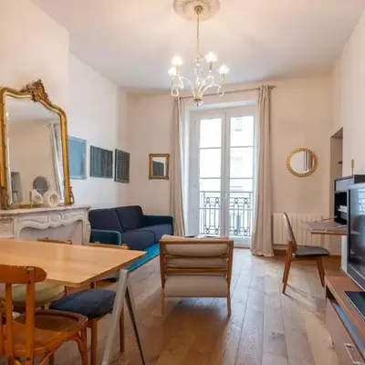 Parisian Elegance - Refined 1BD in Le Marais