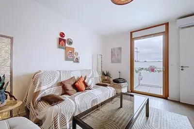 Coin salon dans l'établissement Apartment with terrace 100m from Paris