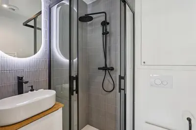 Salle de bains dans l'établissement Lavie Maison Charmant Studio proche Montmartre