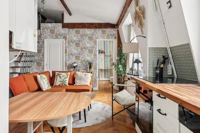Cuisine ou kitchenette dans l'établissement Appartement calme et atypique Champs-Élysées, Parc Monceau