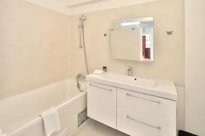 Salle de bains dans l'établissement Le Mozart - 16e arrondissement