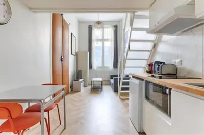 Cuisine ou kitchenette dans l'établissement Studio Mezzanine au coeur de Batignolles