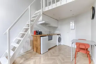 Cuisine ou kitchenette dans l'établissement Studio Mezzanine au coeur de Batignolles