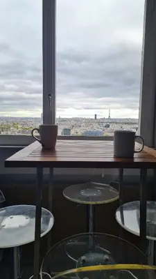 Plan de l'établissement Appartement de 110 m carrés à La Défense vue sur Paris