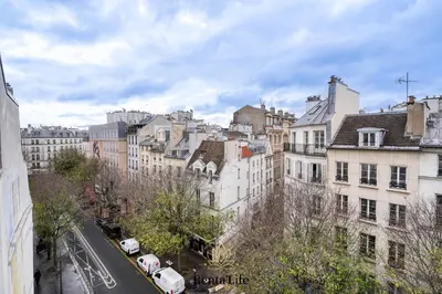 Vue générale sur Paris ou vue de la ville depuis l'appartement