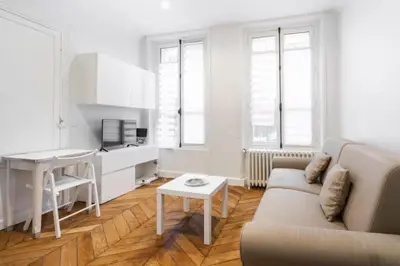 Cuisine ou kitchenette dans l'établissement Superbe Studio a 5 mn de la TOUR EIFFEl à PIED IDEAL Touristes et professionnel moins 15pourcents sur les longs séjours