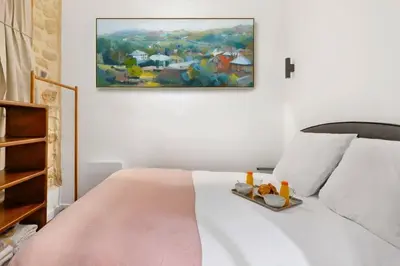 Un ou plusieurs lits dans un hébergement de l'établissement 622 Arya Suite - Beautiful apartment in Paris 2nd