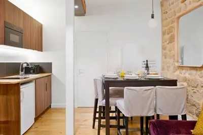 Cuisine ou kitchenette dans l'établissement 622 Arya Suite - Beautiful apartment in Paris 2nd