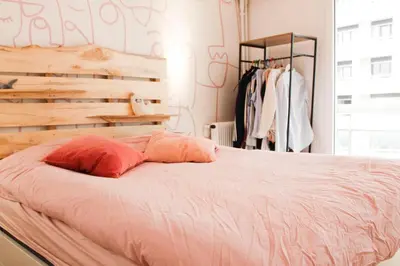 Un ou plusieurs lits dans un hébergement de l'établissement Bright apartment in the heart of Paris