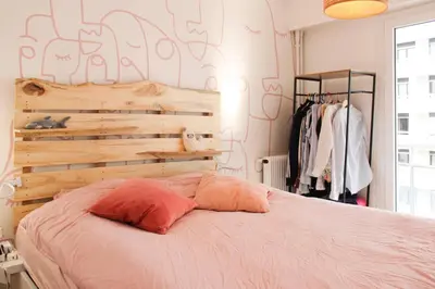 Un ou plusieurs lits dans un hébergement de l'établissement Bright apartment in the heart of Paris
