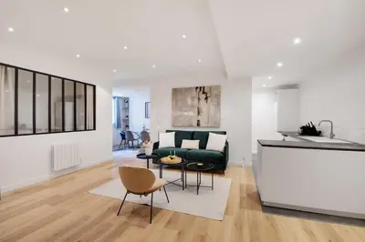 Cuisine ou kitchenette dans l'établissement Magnifique Appartement 3BR 8P Nation
