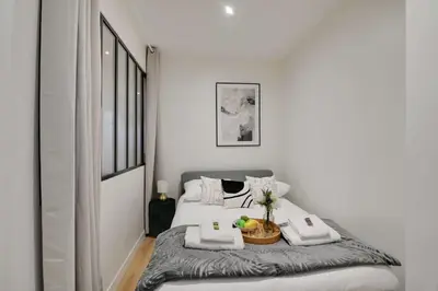 Un ou plusieurs lits dans un hébergement de l'établissement Magnifique Appartement 3BR 8P Nation