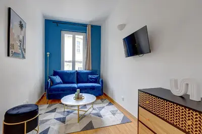 Télévision ou salle de divertissement dans l'établissement BnBNova - 2BR - Le Marais & Montorgueil