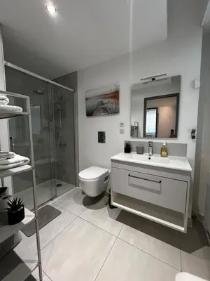 Salle de bains dans l'établissement Lovely and Spacious apartment