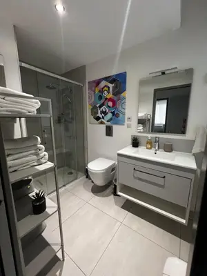 Salle de bains dans l'établissement Lovely and Spacious apartment