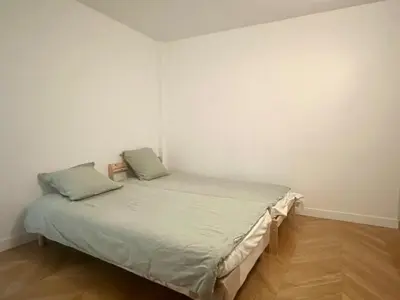 Un ou plusieurs lits dans un hébergement de l'établissement Lovely Apartment near Paris Opera & Lafayette