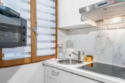 Cuisine ou kitchenette dans l'établissement Rosiers - Magnifique appartement au centre du Marais