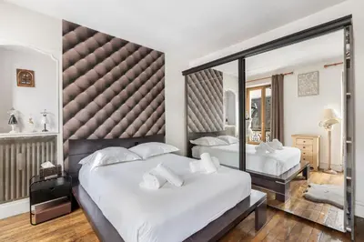 Un ou plusieurs lits dans un hébergement de l'établissement Rosiers - Magnifique appartement au centre du Marais