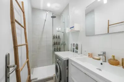 Salle de bains dans l'établissement Rosiers - Magnifique appartement au centre du Marais