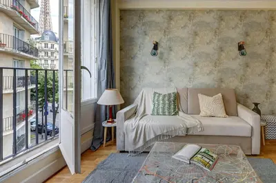 Un ou plusieurs lits dans un hébergement de l'établissement Champ de Mars & Eiffel Tower -1BR - Paris Vacation Rentals