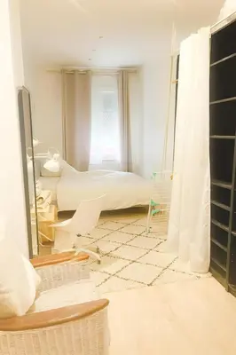 Plan de l'établissement Le 9 Privé Chambres Chic à Puteaux près Paris, kitchen et 2 SDB ideal couples et Professionnels en déplacement