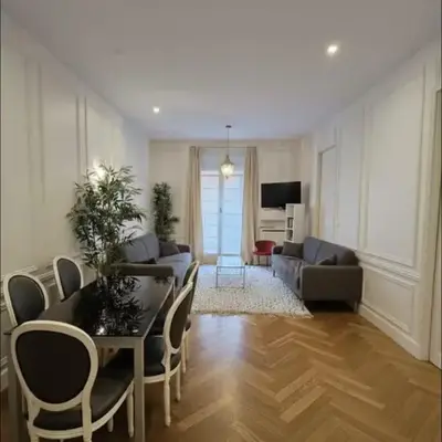 Standing Apartment - Champs Élysée