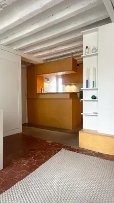 Cuisine ou kitchenette dans l'établissement Peaceful flat in Central Paris