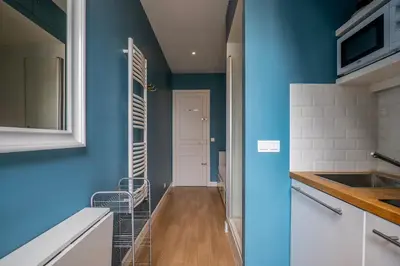 Cuisine ou kitchenette dans l'établissement GoodGuest-Trocadéro Eiffel Tower Mobility Lease