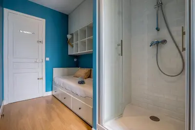 Salle de bains dans l'établissement GoodGuest-Trocadéro Eiffel Tower Mobility Lease