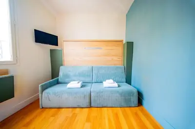 Télévision ou salle de divertissement dans l'établissement Cute Green Studio - Sebastopol